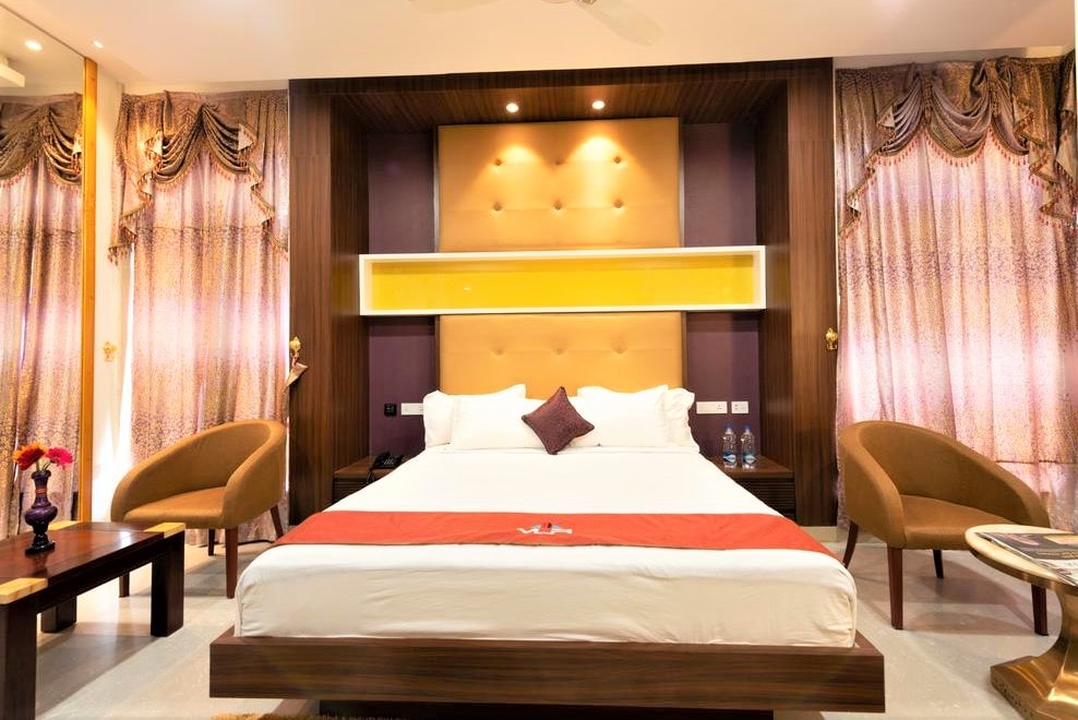 VLR RESIDENCY - Tap to explore photos