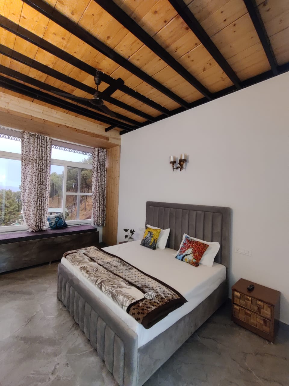 Whistling Pines Kasauli Villa - Tap to explore photos