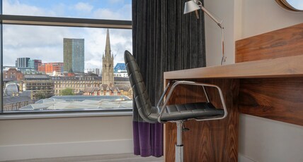 Crowne Plaza NEWCASTLE - STEPHENSON QUARTER Room Type - 1 Queen Standard Accessible