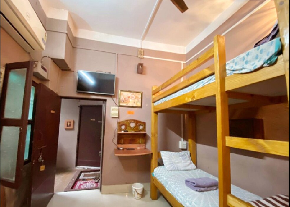 Stay Inn's Heritage | Near Dashashwamedh Ghat - Tap to explore photos