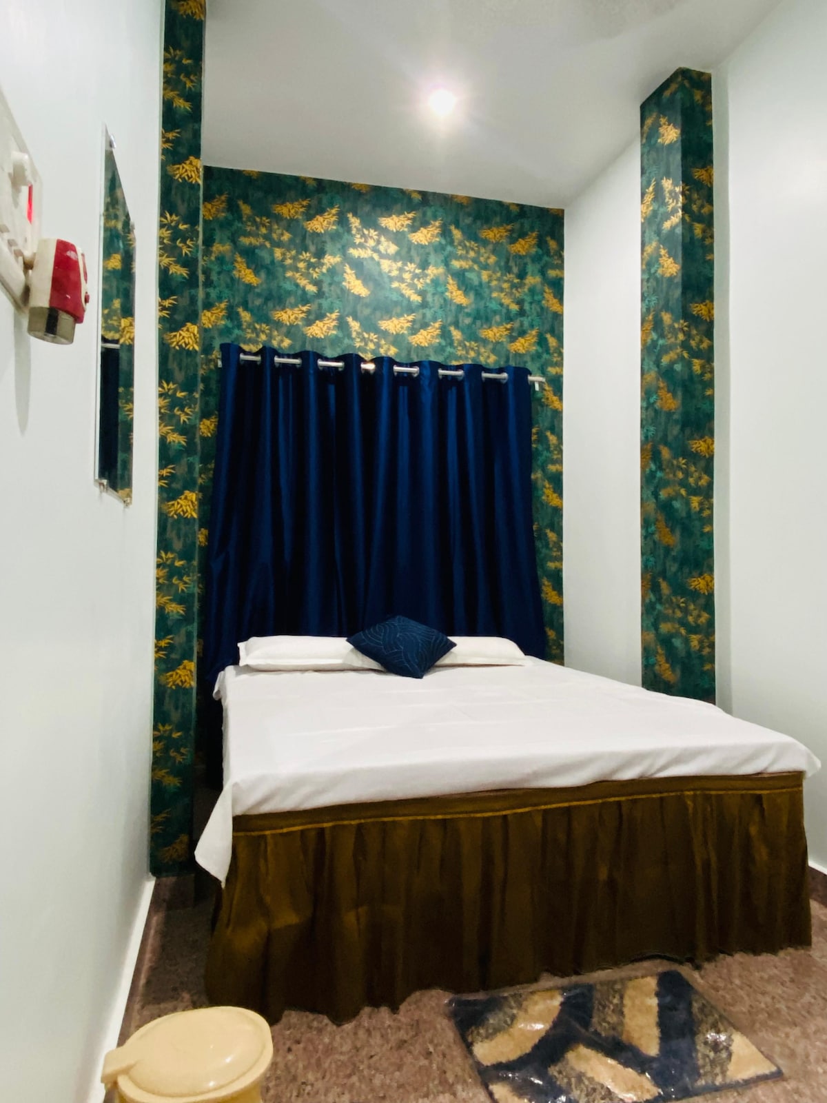 Dhanwantri Niwas full floor Near kashi vishwanath - Tap to explore photos