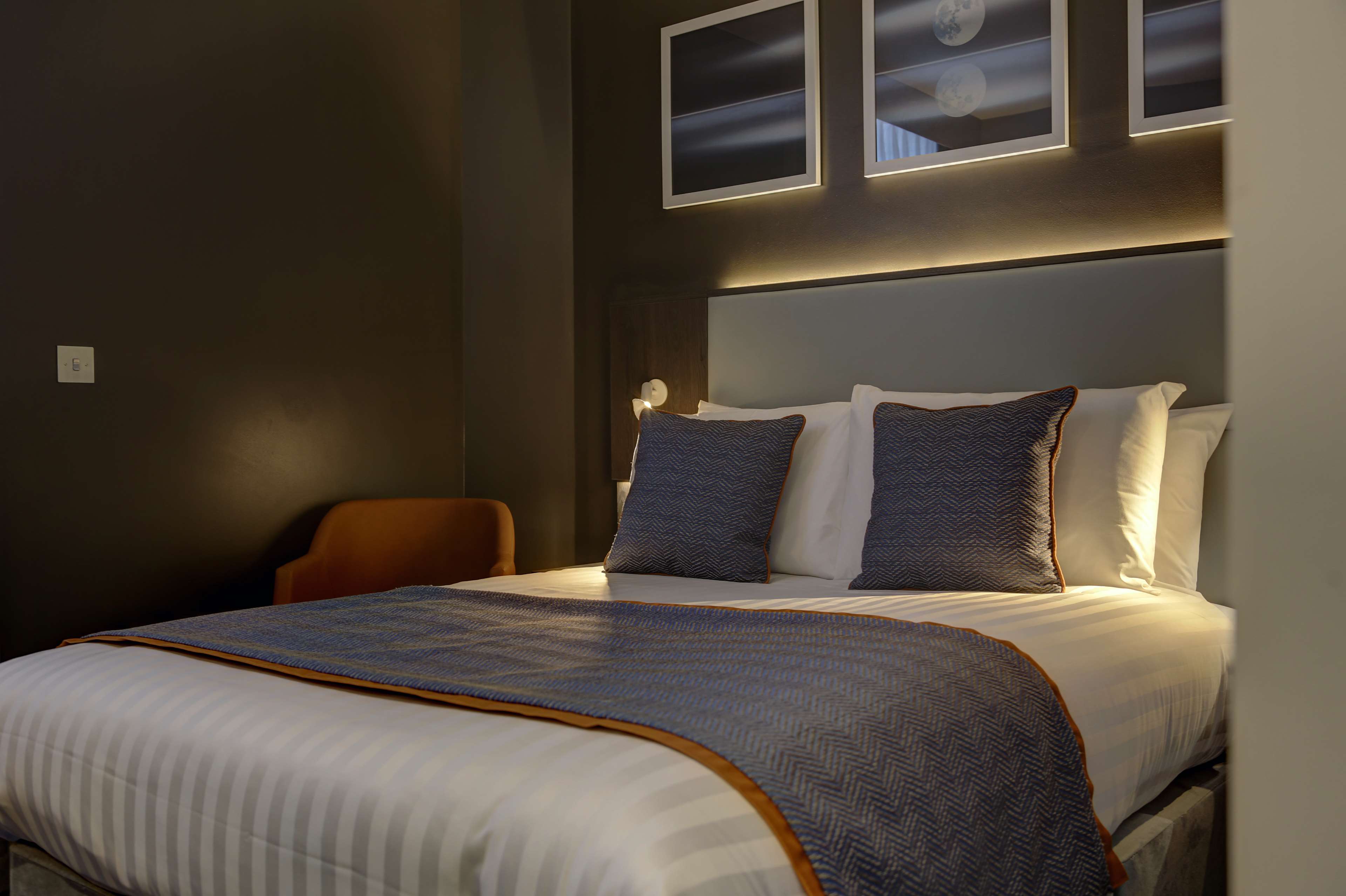 Best Western Plus Vauxhall Hotel - Tap to explore photos