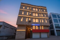 FabHotel Iconic Residency