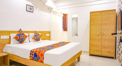 FabHotel Saffron Inn I - Nr. Darshan Museum Room Type - Deluxe Room