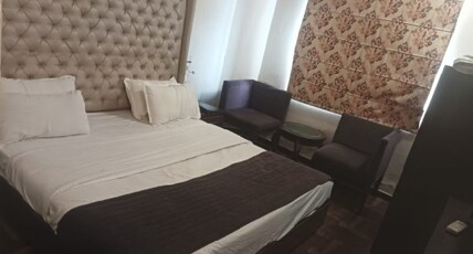 Hotel Paris Hilton Room Type - Deluxe Room