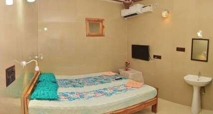 Rajalakshmi Guest House Room Type - Double deluxe A/C room Rajalakshmi Guest House Room Type - Double deluxe A/C room