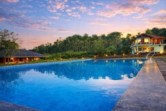 Sirimane Homestay - Pool, Estate, Home Food, Near to falls & Trekking