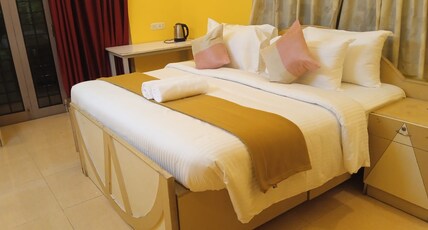 Eaze & Comfort Hospitality Room Type - Luxury Room with Balcony - Garden View