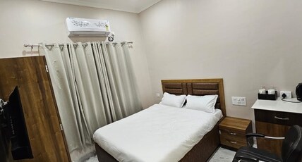 Krishna Homestay Room Type - Deluxe Double Bed AC Room