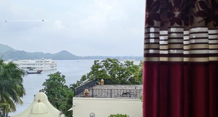Hotel Lake Star Bistro Room Type - King Room with Lake View