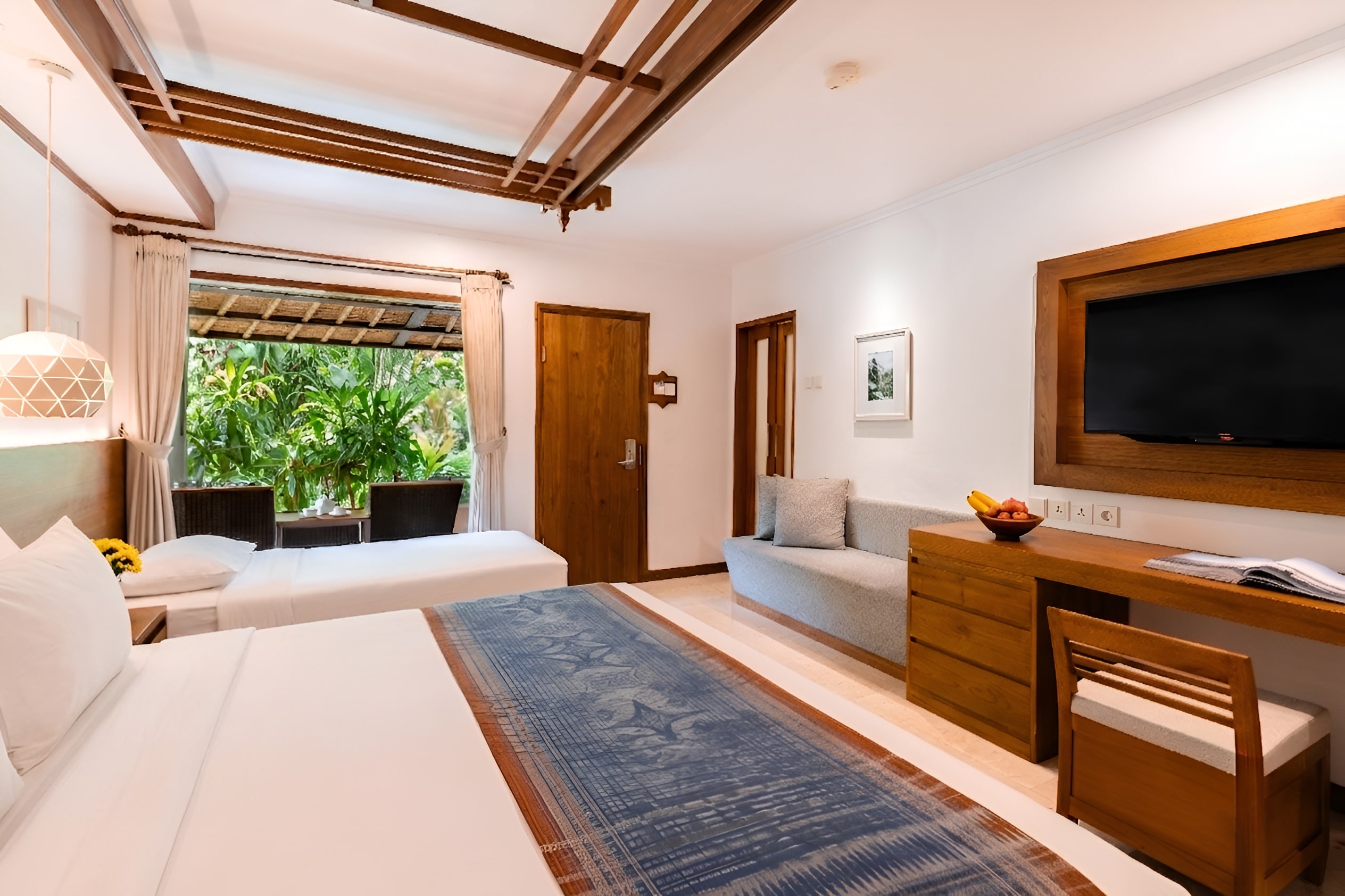 Legian Beach Hotel - Tap to explore photos
