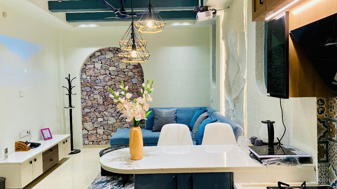 Staymoodyy Greece Themed Family Suite 1 BHK - Tap to explore photos