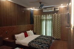 Hotel Gaurav Plaza