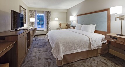 Hampton Inn Myrtle Beach Broadway at the Beach Room Type - 1 KING BED NONSMOKING