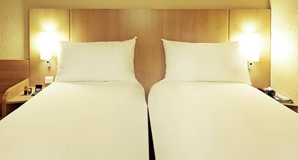 ibis Poitiers Centre Room Type - Standard Room with 2 Single beds
