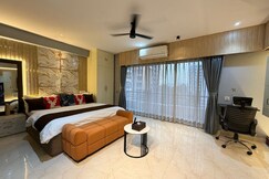 Deer Room near CCU Airport CC2 Convention Center