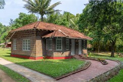 Cedar by Raho: Stream-View Estate Escape