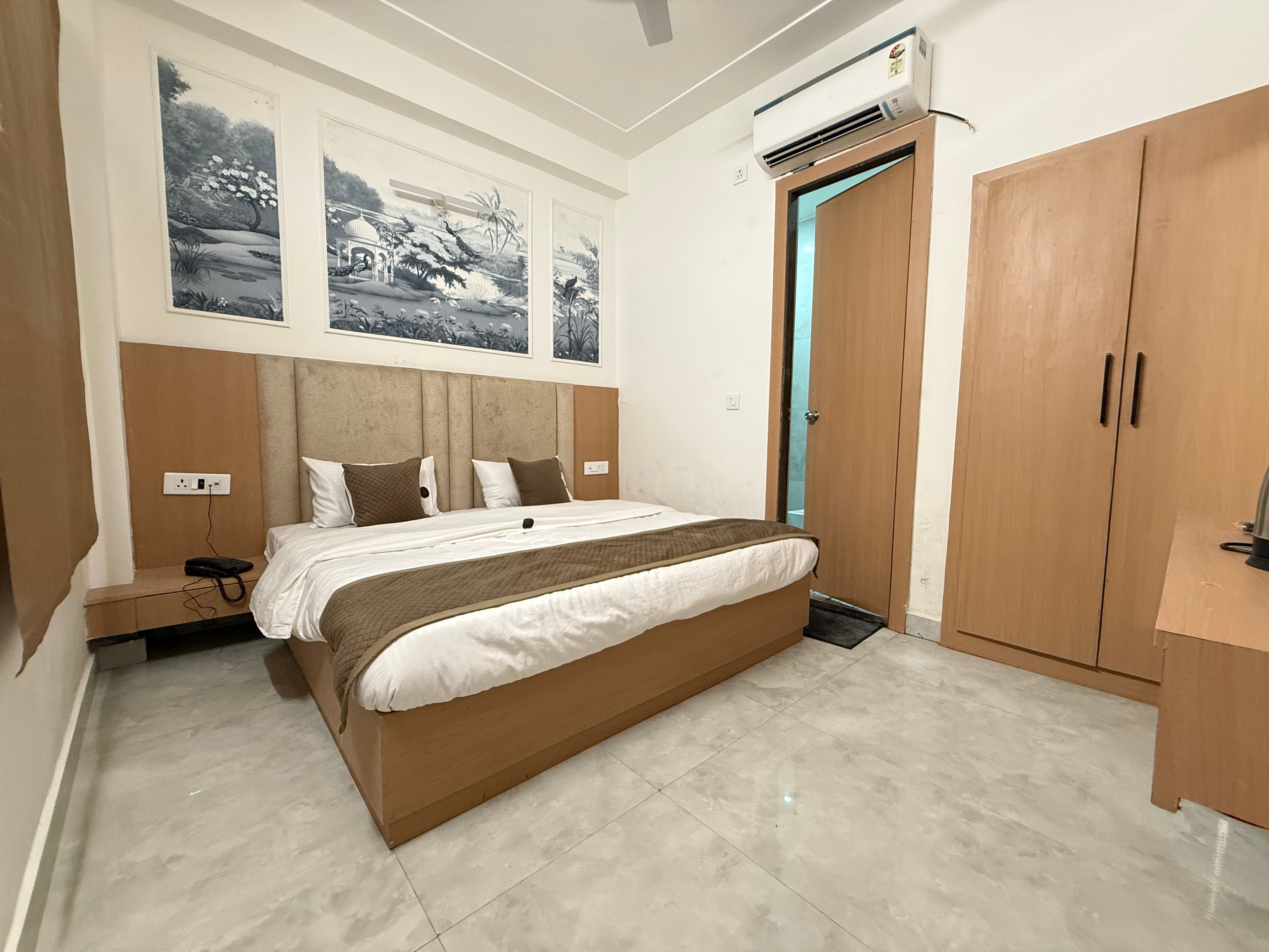 Hotel Krishna Tulsi Van - Near Bankey Bihari & ISKCON - Tap to explore photos