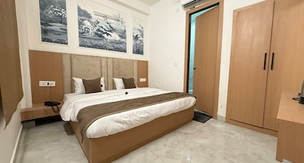 Hotel Krishna Tulsi Van - Near Bankey Bihari & ISKCON Room Type - Deluxe Room (24/7 Power Backup & Welcome Drink)