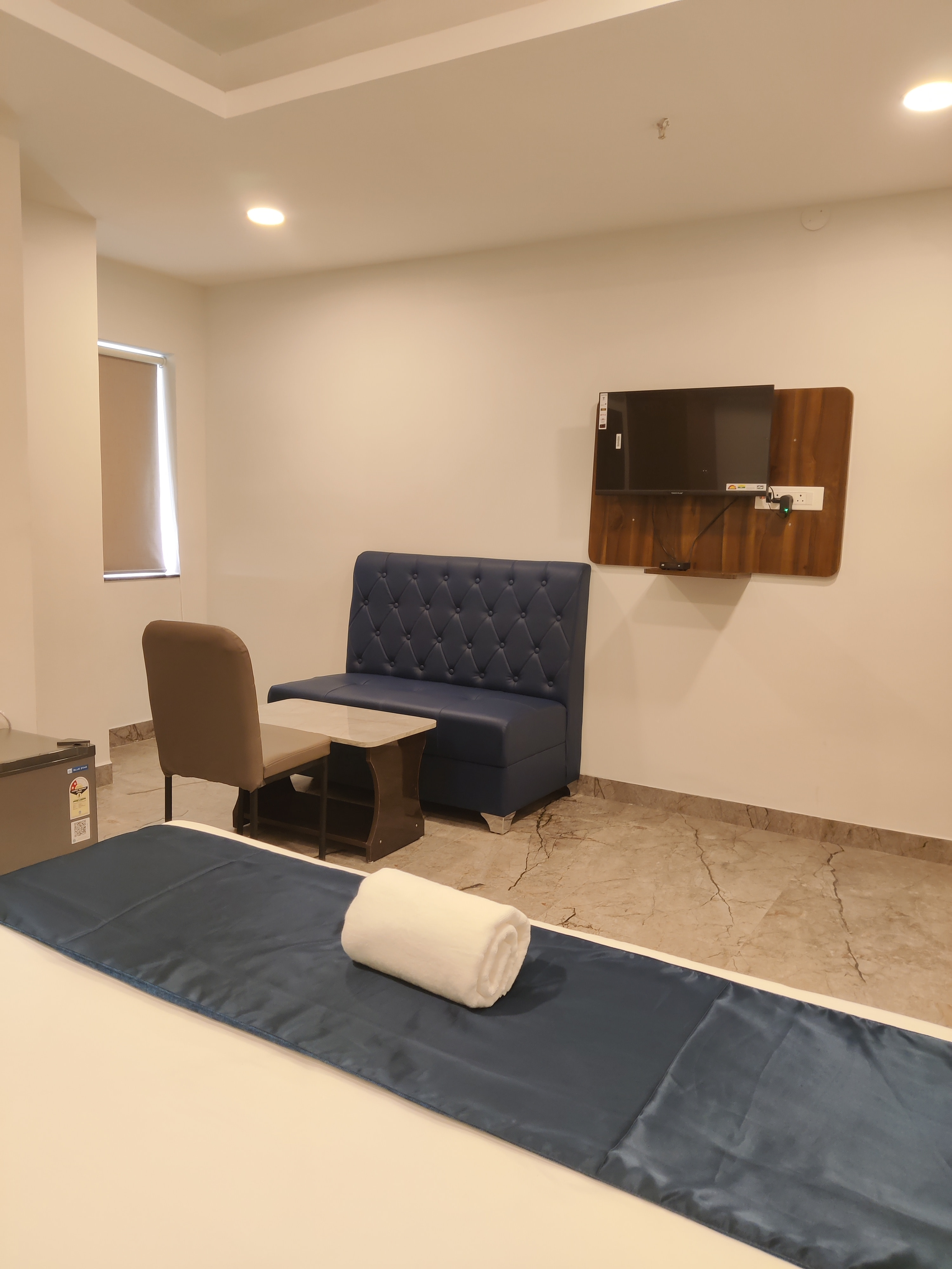 Yellow Sapphire Hotel Gachibowli - Tap to explore photos