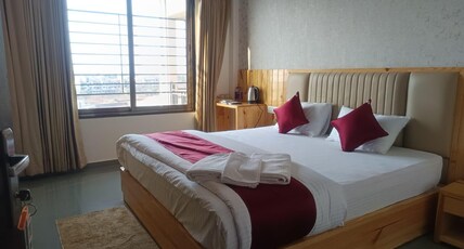 OMTEL HOTEL RESTAURANT Room Type - Deluxe Room Ac
