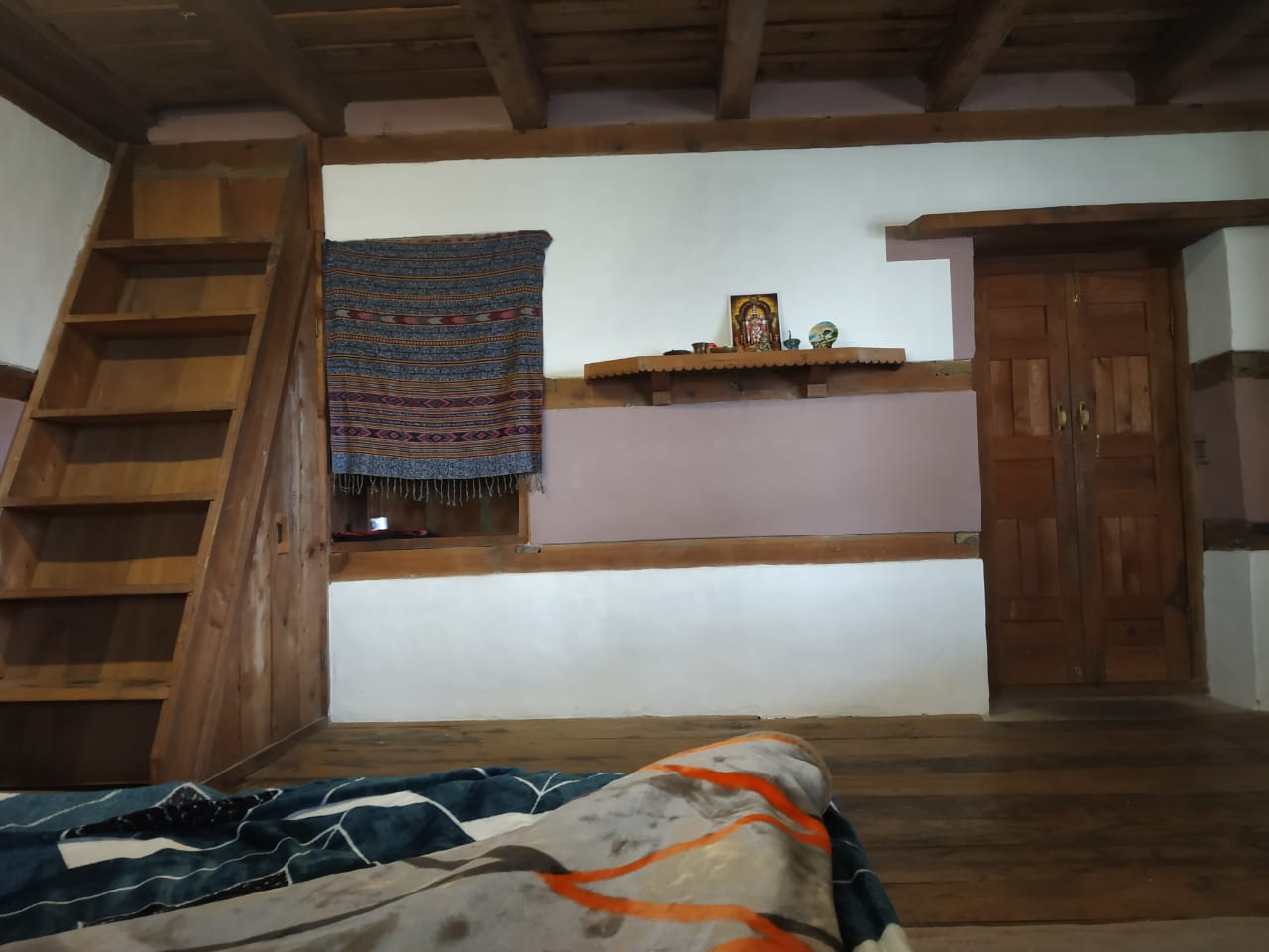 Gypsy Kathkuni House, Kasol - Tap to explore photos