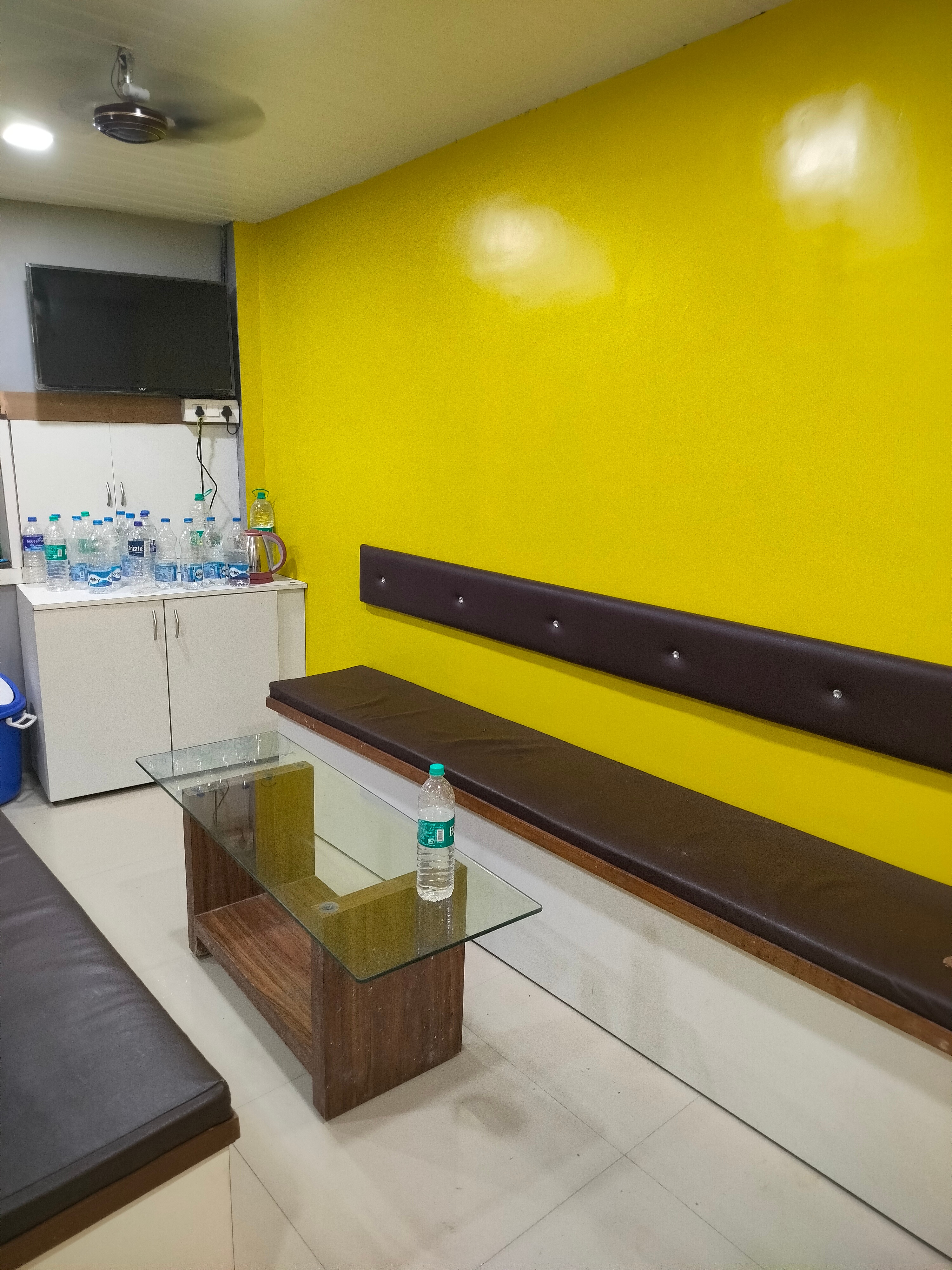 Dormitory Inn Mumbai (AC 24 Hours) - Tap to explore photos