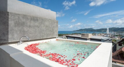 Patong Bay Hill Resort Room Type - Premier Suite Seaview with Jacuzzi