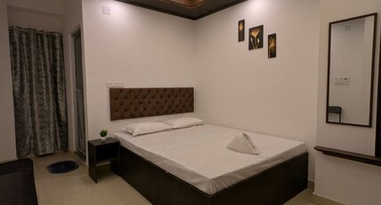 Ridge View Homestay Room Type - Room with Queen Bed (Non-Air Conditioned)