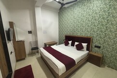 Hotel Dev Shree Palace ( Mahamrityunjay Dwar )