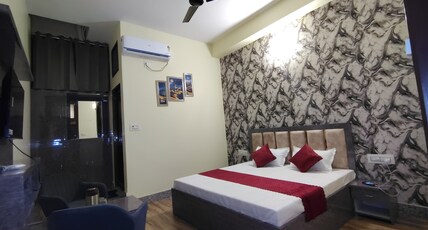 HOTEL SUNRISE INN Room Type - Deluxe Room