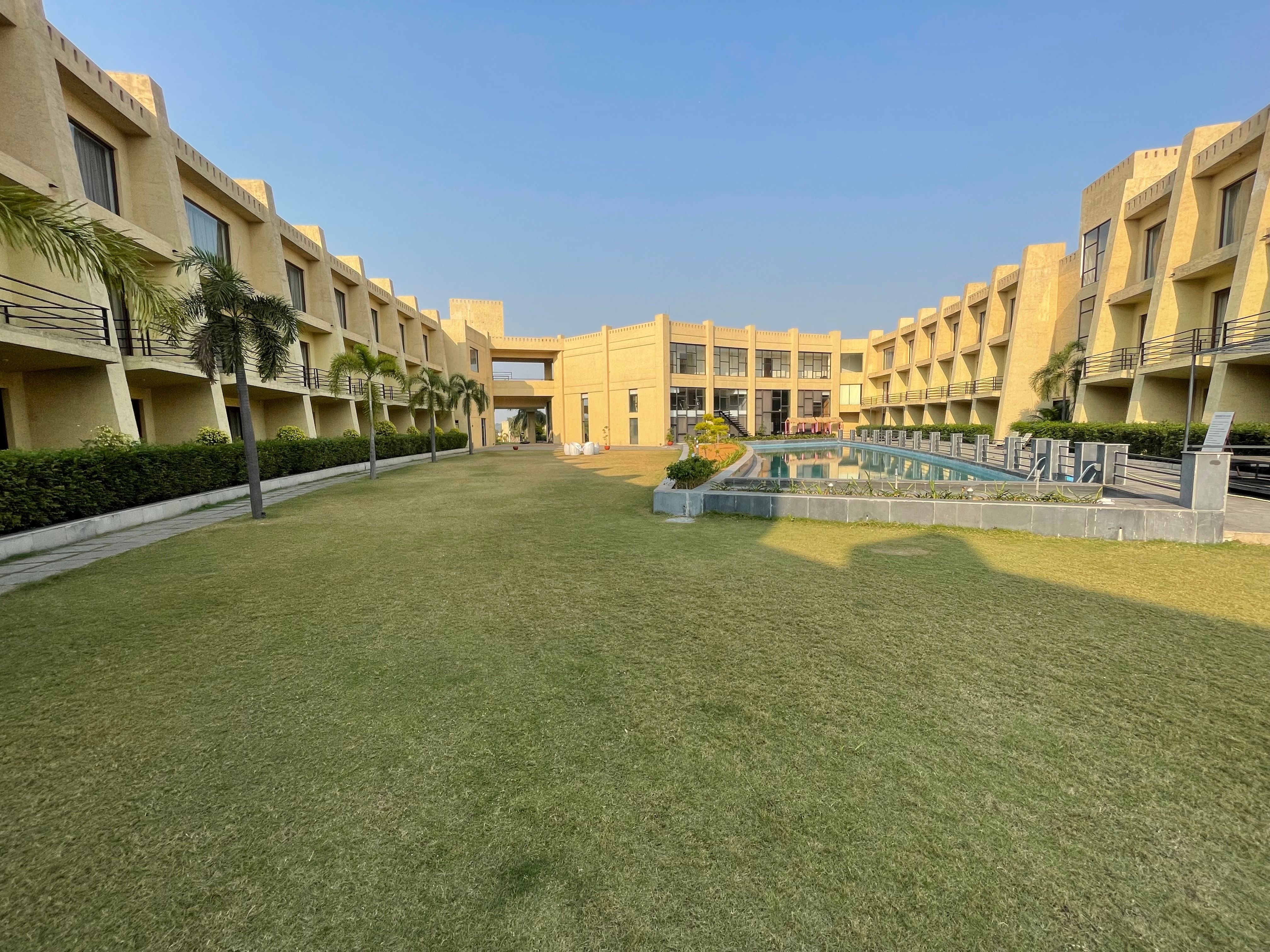 Parklane Resort - Tap to explore photos
