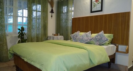 18 Stone Gables Villa | Rooms & Guided Treks Room Type - Sunset view