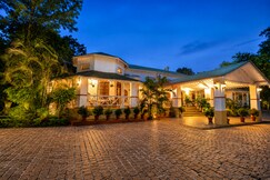 MPT Champak Bungalow, Pachmarhi (@Boat Club Lake)