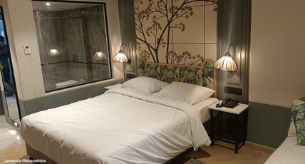 Amoravida by 7 Apple Resort, Khandala Room Type - Royal Palm Queen Room