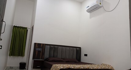 Saavi Home Stay Room Type - Deluxe Comfort Room