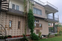 GEETA VILLA VRINDAVAN