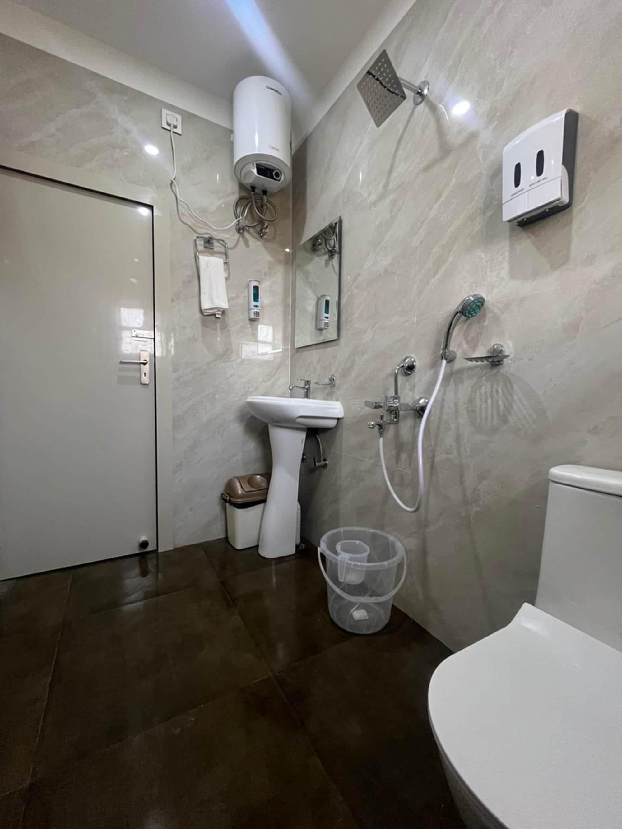 La Vida Eclectic Suites | 10min From Airport - Tap to explore photos