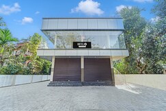 Hotel O Ambalamedu Puthenkurish Road