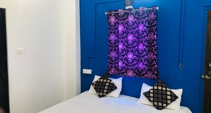 Trip In Hostel |40 Metres from City Palace| Room Type - Queen Room