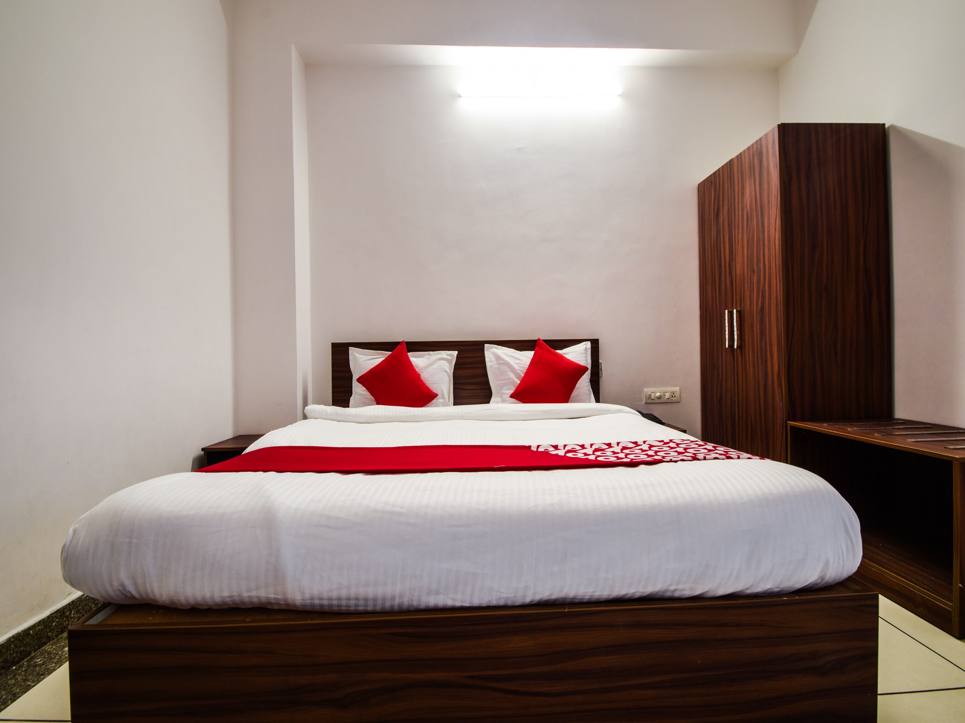 Hotel Kinza - Tap to explore photos