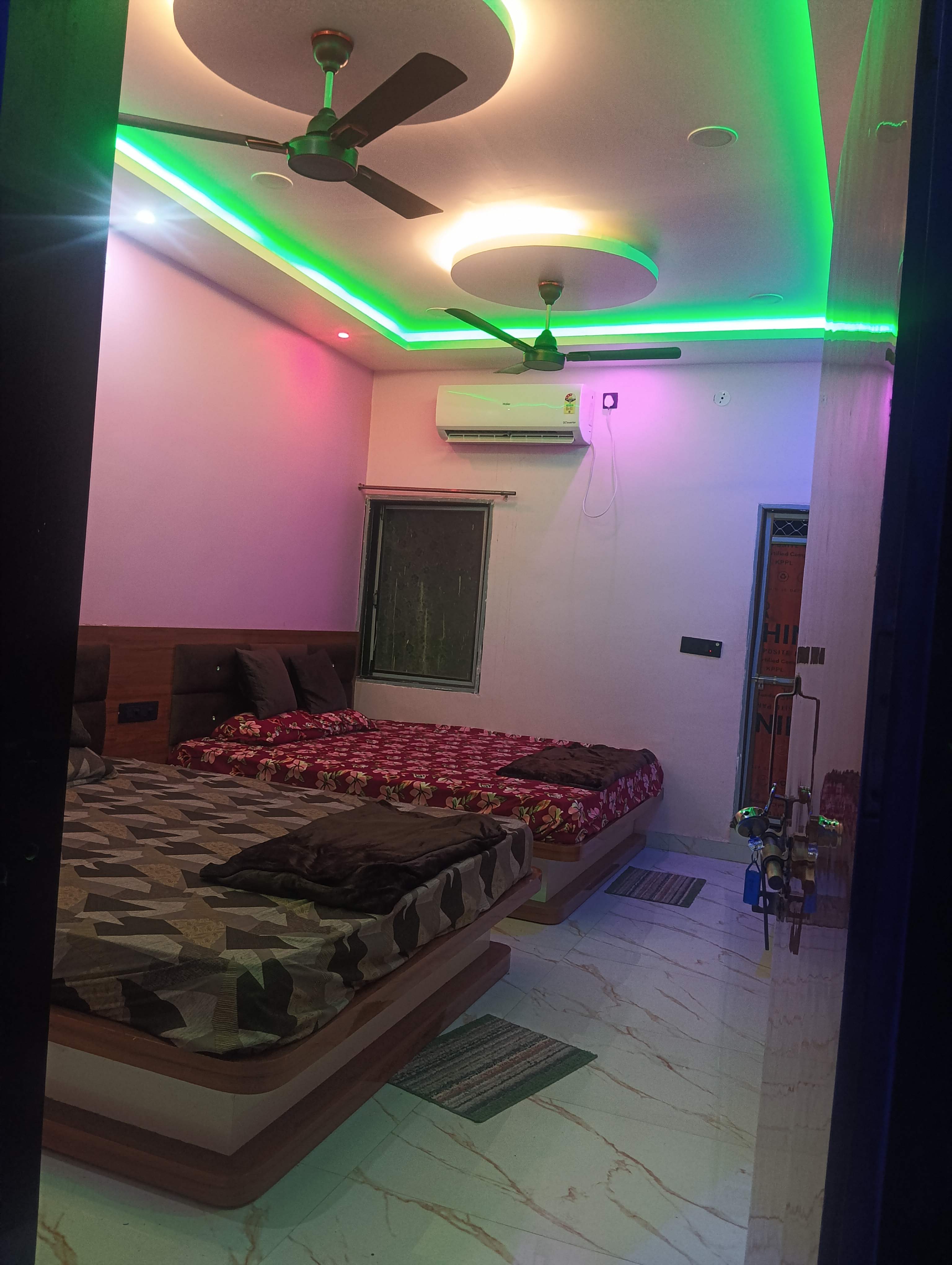 Shri Goara palece - Tap to explore photos
