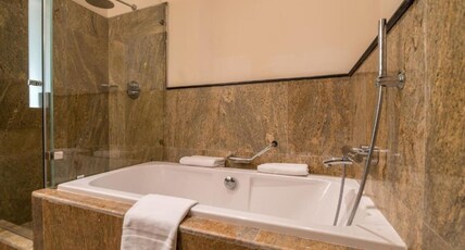 Radisson Blu Hotel Doha Room Type - Junior Suite - Lounge Access