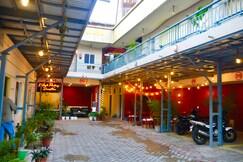 Kalash Parkaze And Tent Inn