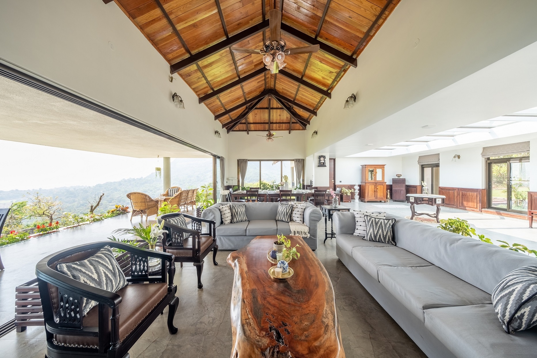 LohonoStays Villa Alborz - Tap to explore photos