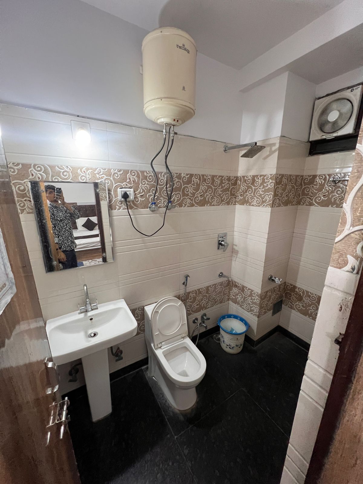 THE RELAX IN HOTEL - Tap to explore photos