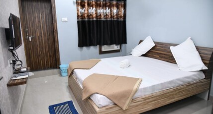 AKSHAT HOTEL Room Type - Ac Room