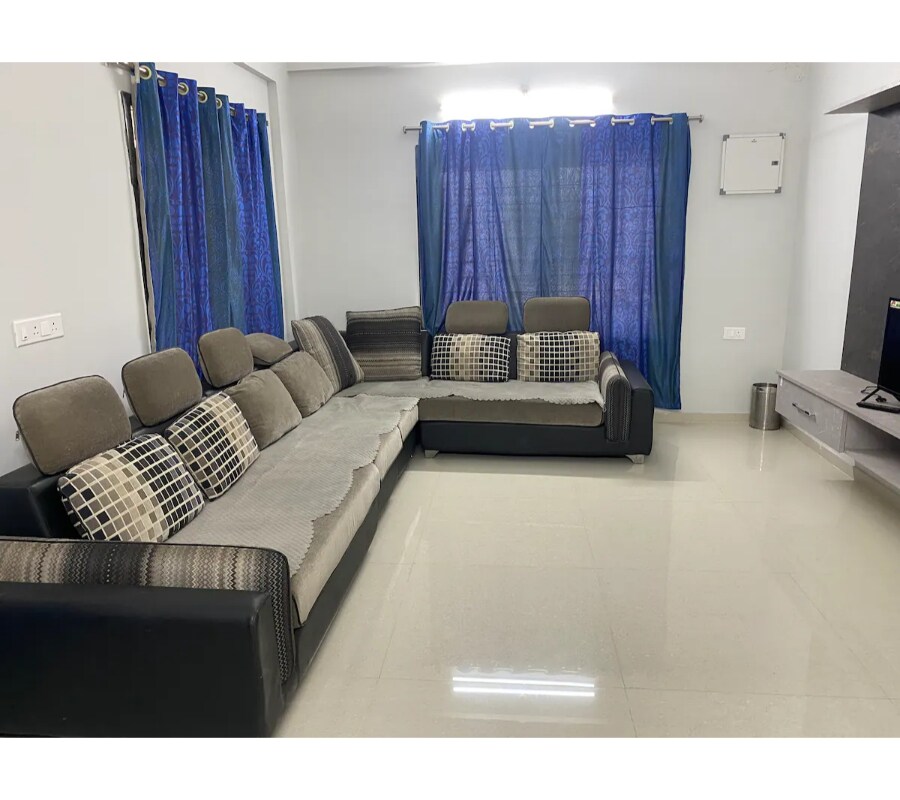 Family friendly 3 bedroom flat - Tap to explore photos