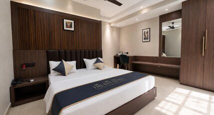 Nigam - The Bay Suites Room Type - Deluxe Room