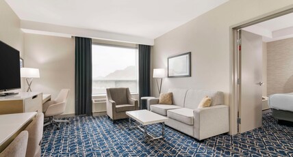 Best Western Premier Route 97 Vernon Room Type - Suite-2 Queen Beds, Non-Smoking, Separate Bedroom, Full Kitchen, Sofabed